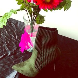 Green emerald boots size 9